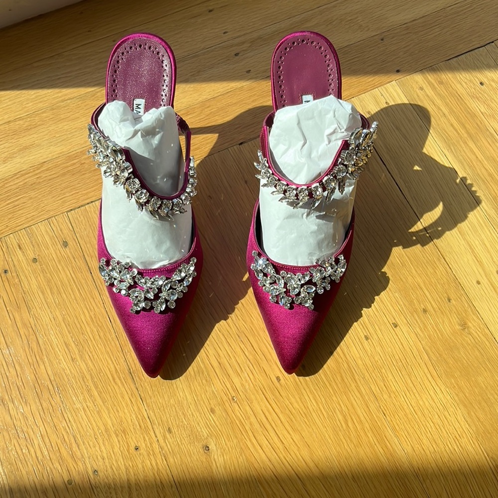 BRAND NEW WITH TAGS & BOX Manolo Blahnik Lurum Heels Violet 37.5